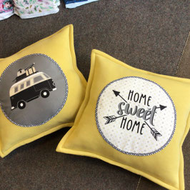 2 Kissen mit Camper /Bulli-Motiv
