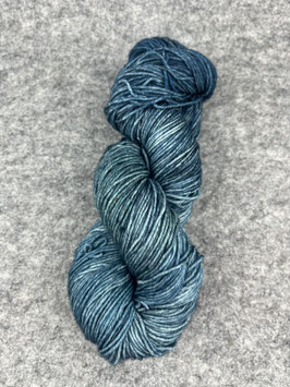 Premiumsockenwolle DK, handgefärbt "blaues Knubbelchen"