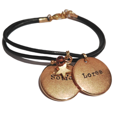 PULSERA DOS CHAPAS CUERO | DORADA