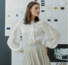 Bluse in ivory mit Rüschen