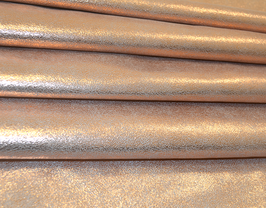 Morceau de cuir de veau or rose métallisé
