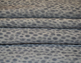 Morceau de cuir de veau suède gris imprimé mille bulles bleues