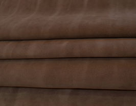 Morceau de cuir de vachette nubuck marron