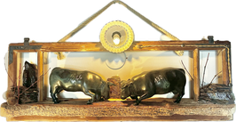 Vielle Fenêtre avec deux vaches d'Hérens - la final "reine des reines" illuminé avec la passion des éleveurs (abat jour en porcelaine)