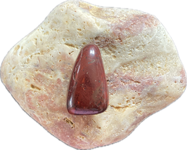 Roter Jaspis, dunkelrot, Schmuck Anhänger mit seitlicher Bohrung, Größe 29 x 18 mm - ohne Deko