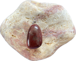 Sarder, dunkelrot gemustert, Schmuck Anhänger mit silberfarbiger Anhänge-Öse, Größe 31 x 15 x 12 mm einschließlich Öse  - ohne Deko