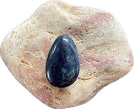 Dumortierit dunkelblau schwarz gemustert, Schmuck Anhänger mit seitlicher Bohrung, Größe 30 x 20 mm - ohne Deko