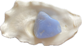 Chalcedon blaugrau, Trommelstein, Größe 32 x 30 mm - ohne Deko