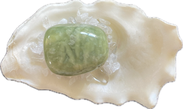 Jade, hellgrün gemustert, Trommelstein, Größe 30 x 22 mm - ohne Deko