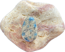 Granit mit Azurit, weiß grau blau gemustert, Schmuck Anhänger mit seitlicher Bohrung, Größe  30 x 19 mm - ohne Deko