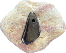 Schungit schwarz, Schmuck Anhänger mit vorderer Bohrung, Größe 39 x 21 mm - ohne Deko