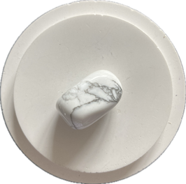 Howlith, weiß grau gemustert, Trommelstein, Größe 23 x 13 mm - ohne Deko