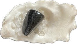 Nuumit, schwarz, Trommelstein, Größe 30 x 20 x 20 mm - ohne Deko