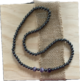 Hämatit Kugelkette, 8 mm Kugeldurchmesser, 3 Amethystkugeln 12 mm Durchmesser, Kettenlänge 60 cm OHNE VERSCHLUSS - ohne Deko