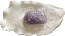 Lepidolith, violett mit weißem Glimmer, Trommelstein, Größe 33 x 20 mm - ohne Deko