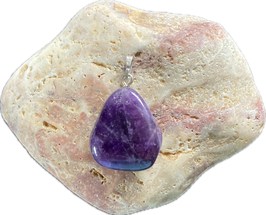 Amethyst violett, Schmuck Anhänger mit silberfarbiger Anhänge Öse, Größe 34 x 21 mm einschl. Öse - ohne Deko
