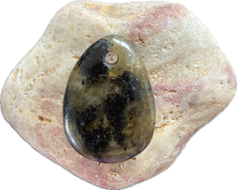 Labradorit dunkelgrün schillernd, Schmuck Anhänger mit vorderer Bohrung, Größe 40 x 30 mm - ohne Deko