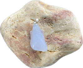 Chalcedon blaugrau, Schmuck Anhänger mit silberfarbiger Anhänge-Öse, Größe 34 x 16 mm einschließlich Öse - ohne Deko