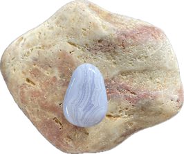 Chalcedon blaugrau gebändert, Schmuck Anhänger mit seitlicher Bohrung, Größe 25 x 17 mm - ohne Deko