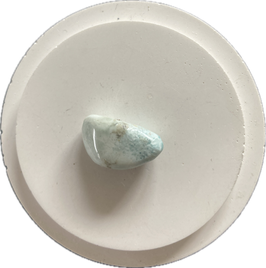 Larimar, hellblau mit Unebenheiten, Trommelstein, Größe 20 x 12 mm - ohne Deko