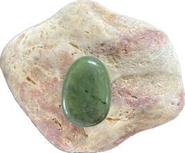 Jade dunkelgrün, Kanada Jade, Schmuck Anhänger mit seitlicher Bohrung, Größe 27 x 19 mm - ohne Deko