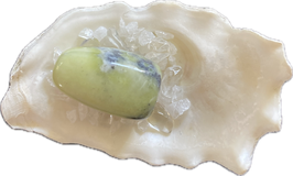 Jade, hellgrün gemustert, Trommelstein, Größe 30 x 18 mm - ohne Deko