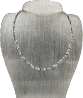 Chalcedon Nuggetskette, ca. 5 mm Nuggets, silberfarbige Spacer, Kettenlänge 42 cm Silberfarbiger Karabinerverschluss mit 5 cm Verlängerung - ohne Deko