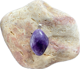Amethystquarz violett weiß durchzogen, Schmuck Anhänger mit silberfarbiger Öse, Größe 31 x 16 mm einschl. Öse - ohne Deko