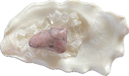 Erdbeerquarz rosa schwarz gemustert, Trommelstein, Größe 27 x 18 mm - ohne Deko