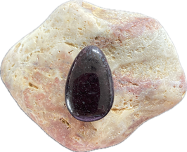 Granat dunkelrot, Schmuck Anhänger mit seitlicher Bohrung, Größe 30 x 20 mm - ohne Deko