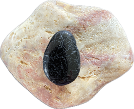 Turmalin schwarz rissige Oberfläche, Schörl, Schmuck Anhänger mit seitlicher Bohrung, Größe 30 x 21 mm - ohne Deko
