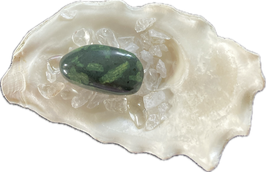 Porphyrit/Runenstein, schwarzgrün hellgrüne Flecken, Trommelstein, Größe 30 x 18 mm - ohne Deko