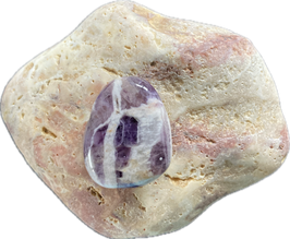 Lepidolith violett gemustert, Schmuck Anhänger mit seitlicher Bohrung, Größe 29 x 22 - ohne Deko