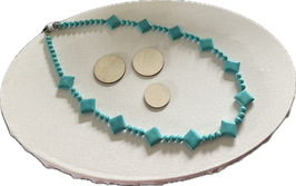 Howlith Kette 6 mm Kugel Durchmesser, und 12 mm Quadrate, Kettenlänge 53 cm mit 8 cm Verlängerung, silberfarbiger Karabinerverschluss - ohne Deko