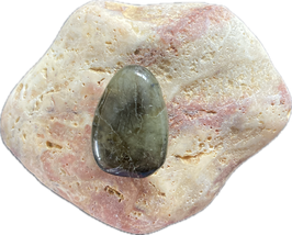 Labradorit dunkelgrün schillernd, Schmuck Anhänger mit seitlicher Bohrung, Größe 29 x 20 mm - ohne Deko