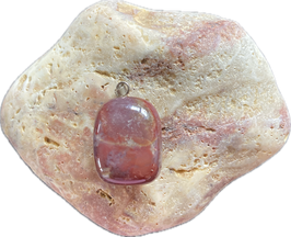 Roter Jaspis, dunkelrot, Schmuck Anhänger mit silberfarbiger Anhänge-Öse, Größe 32 x 16 mm einschließlich Öse - ohne Deko
