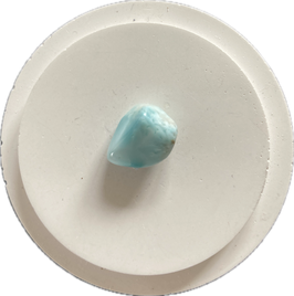 Larimar, hellblau mit Unebenheiten, Trommelstein, Größe 17 x 12 mm - ohne Deko