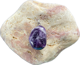 Amethystquarz violett weiß durchzogen, Schmuck Anhänger mit silberfarbiger Anhänge Öse, Größe 31 x 17 mm einschl. Öse - ohne Deko