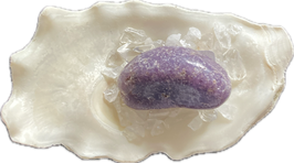 Lepidolith, violett mit weißem Glimmer, Trommelstein, Größe 35 x 20 mm - ohne Deko