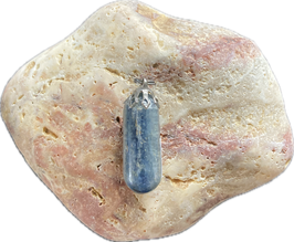 Disthen (Cyanit/Kyanit) blaugrau, Schmuck Anhänger, Größe 33 x 9 mm einschließlich silberfarbiger Öse - ohne Deko