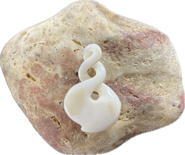 Perlmut Anhänger Maori, Schmuck Anhänger zweifach gedreht, Größe 35 x 22 mm - ohne Deko