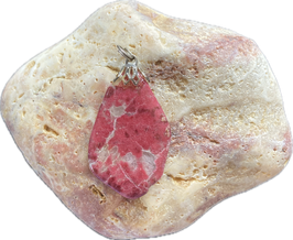 Thulit rot grau gemustert, Schmuck Anhänger mit silberfarbiger Anhänge-Öse, Größe 43 x 21mm einschließlich Öse  - ohne Deko