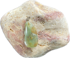 Andenopal blaugrün gemustert, Schmuck Anhänger mit silberfarbiger Anhänge-Öse, Größe  36 x 16 mm einschließlich Öse - ohne Deko