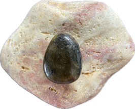 Labradorit dunkelgrün schillernd, Schmuck Anhänger mit seitlicher Bohrung, Größe 27 x 21 x 12 mm - ohne Deko