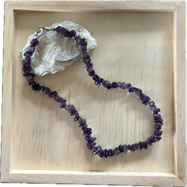 Amethyst Splitterkette, große Splitter, mit silberfarbigem Karabiner Verschluss, 43 cm lang - ohne Deko