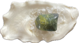 Peruan Jade, grüngelb gemustert, Trommelstein, Größe 28 x 20 mm - ohne Deko