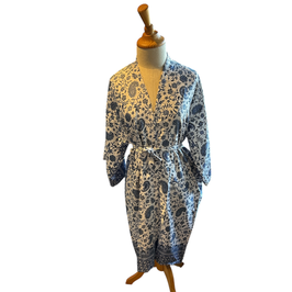 KIMONO DEWI (WIT/BLAUW) - UIT BALI