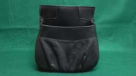 本革製 マジシャン専用 大ポーチ（バスカー ポーチ）/ BUSKER POUCH by The Ambitious Card