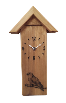 Handgefertigte Schwarzwald-Wanduhr aus Fichte mit Kuckuck-Motiv