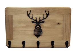 Großer Schlüsselhalter aus Holz mit Hirschmotiv